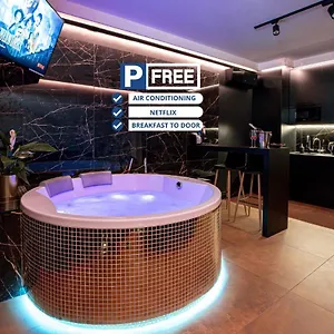 Jacuzzi Glass-house Station דירה
